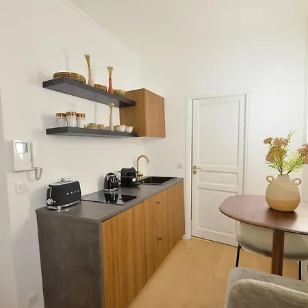 Bright And - Apartment