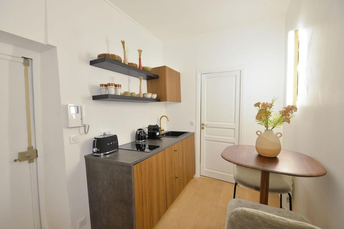Bright And - Apartment
